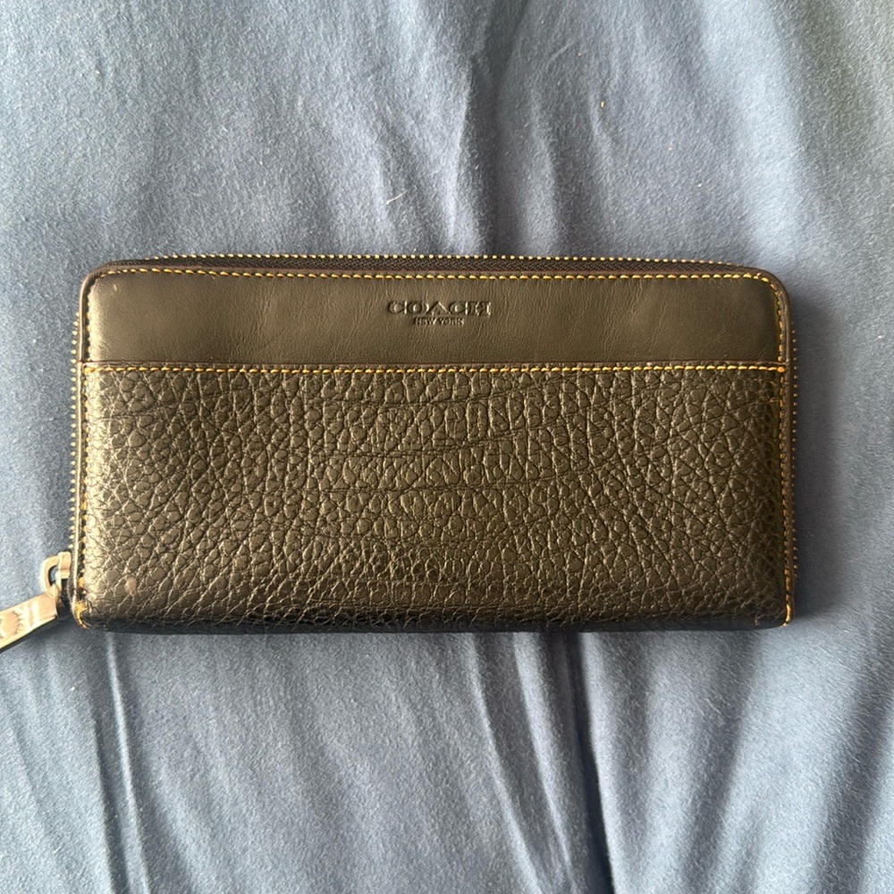 Black Coach Zippy Wallet